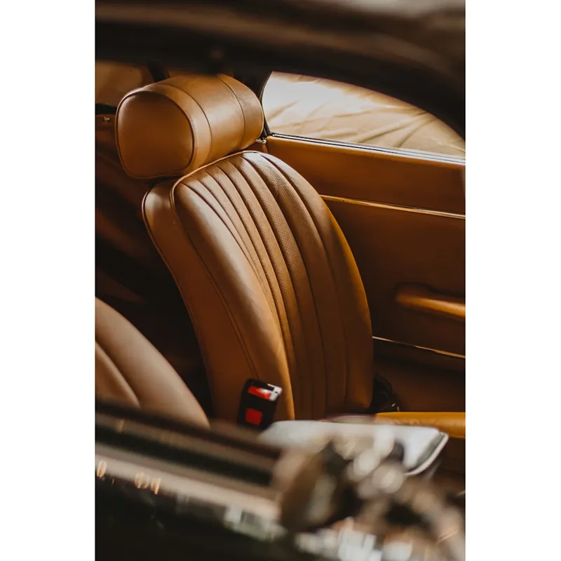 Защитная пленка для автомобильного сиденья с цветными блоками и защитой от царапин